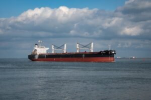 Mega Containerschip Arriveert in Rotterdamse Haven!